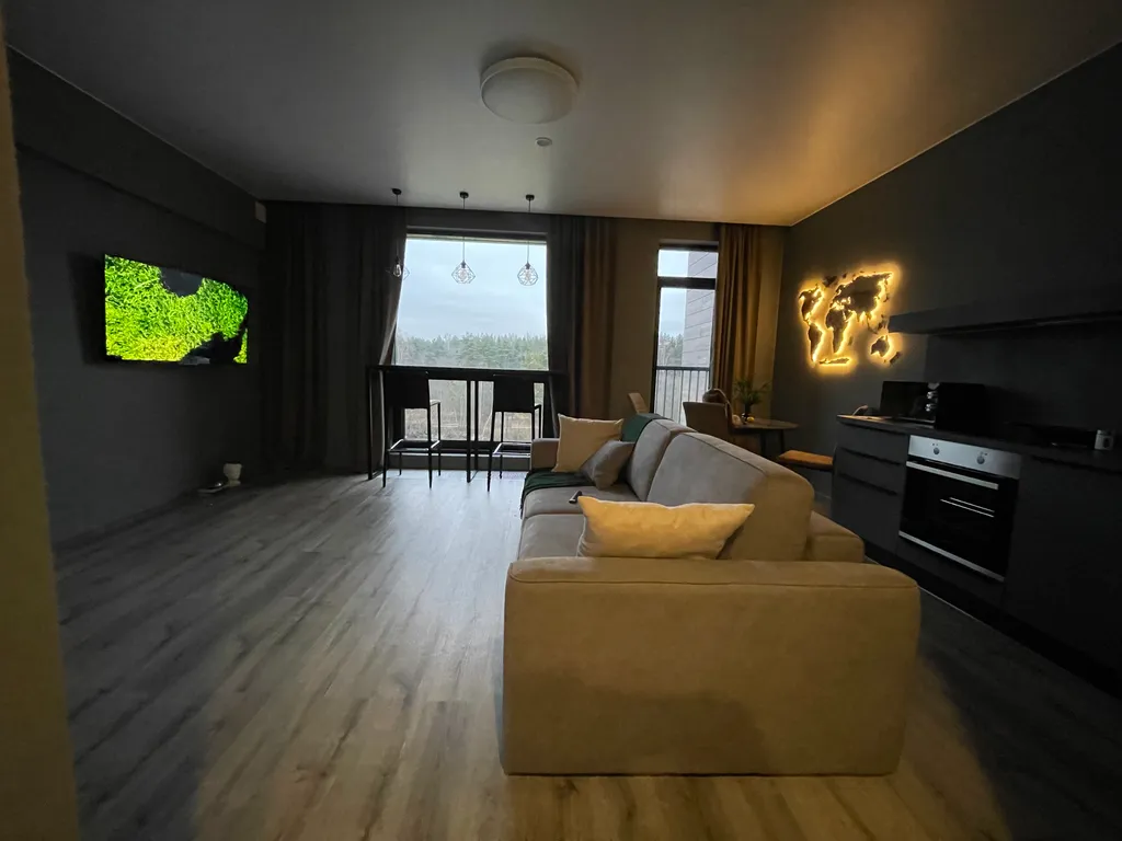 На Охте, с видом на лес и реку, рядом с Охта Парком