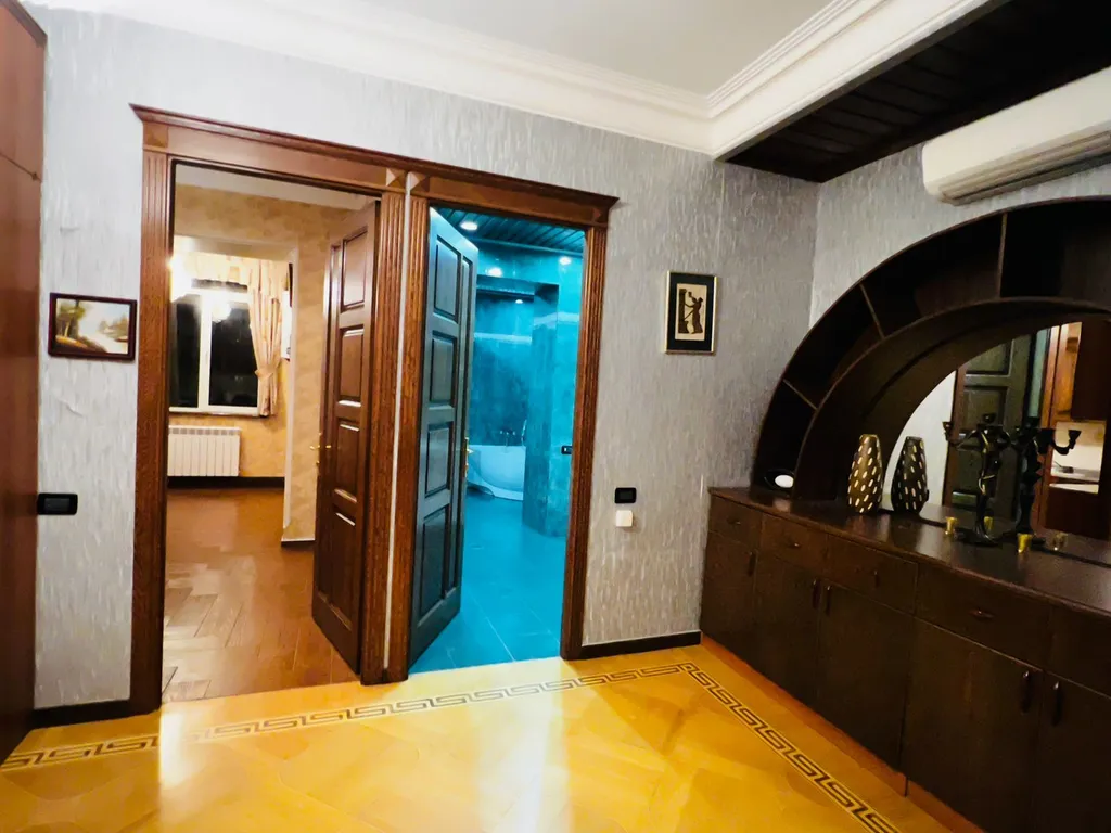 Spacious and comfortable apartment + jacuzzi near northern ave, center