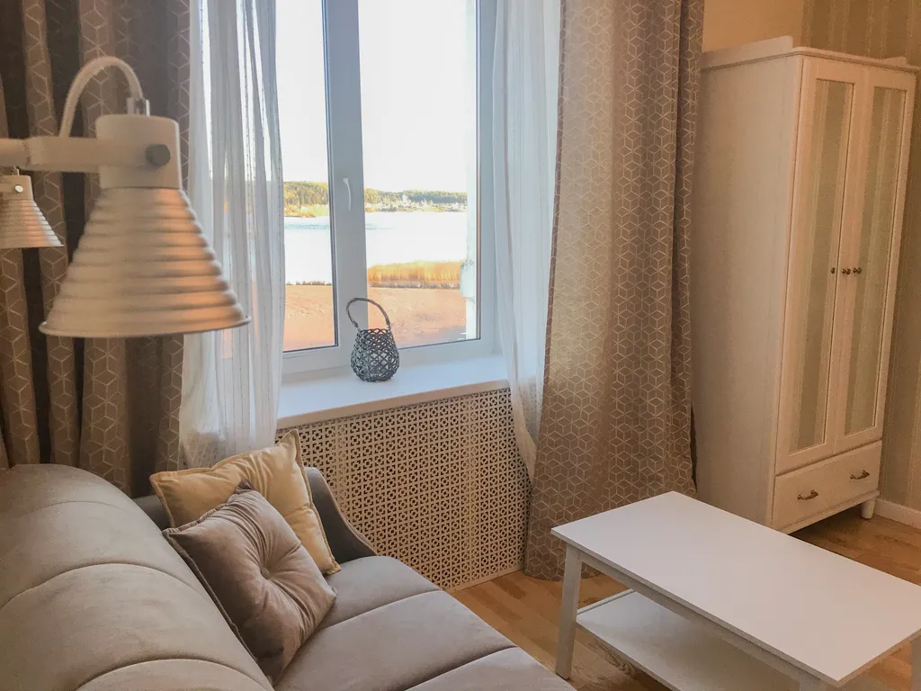 Большая красивая квартира на берегу залива