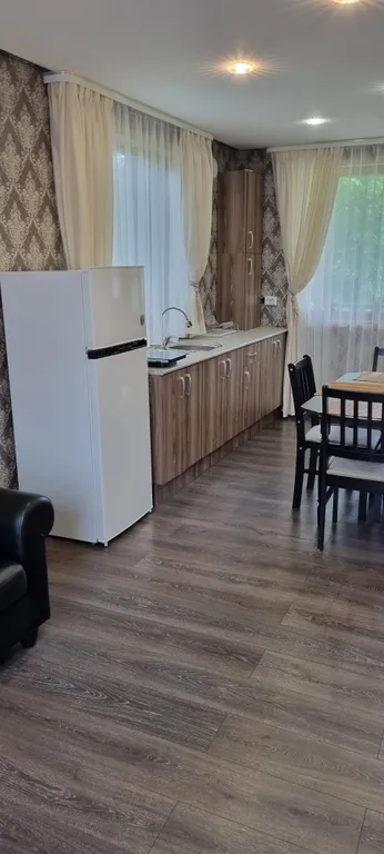 Дом возле ясеня