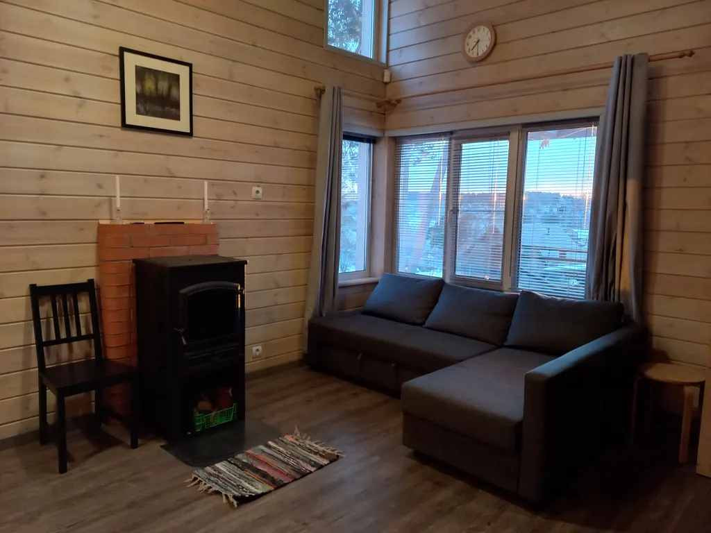 Финнский домик у скалы