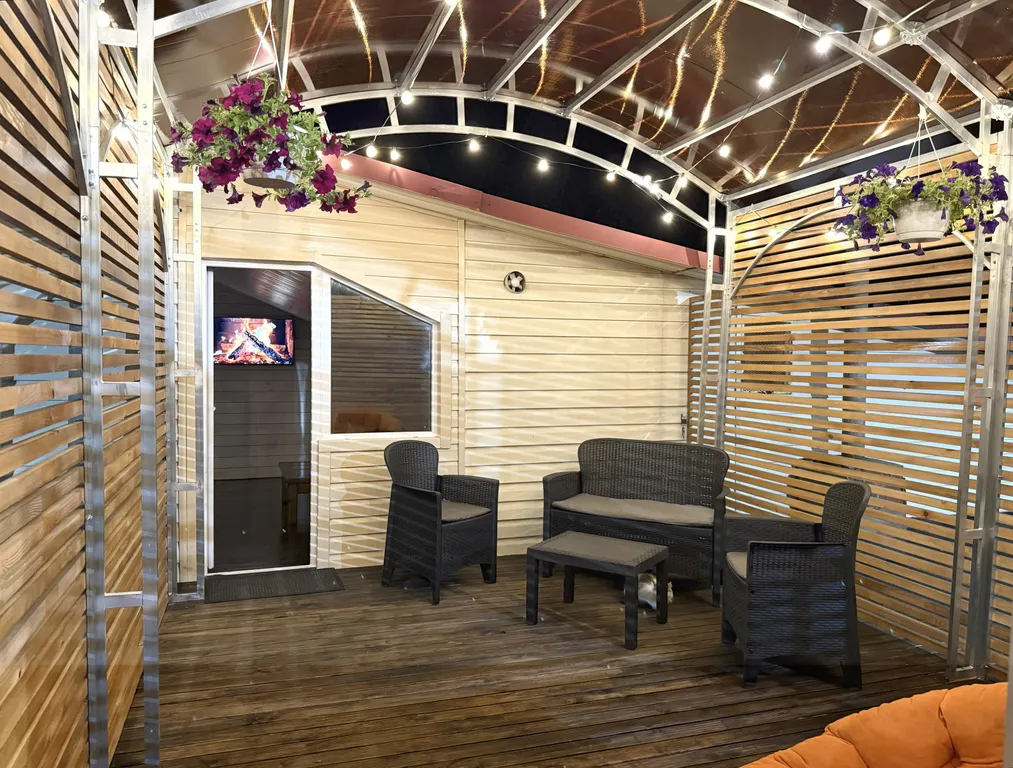 Уютный номер на крыше с террасой