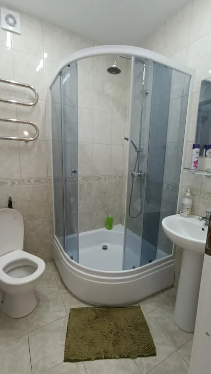 Уютная 2-х комнатная квартира с высокими потолками в центре города