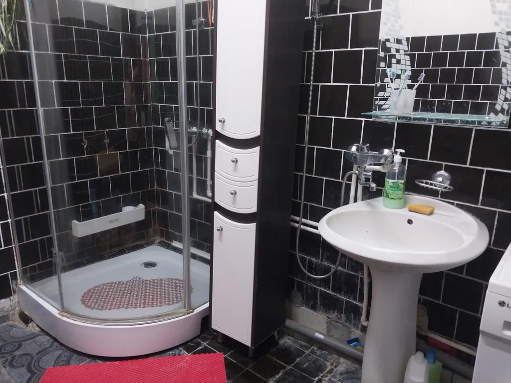 Номер-4х. Крутая, лестница - спортивной молодёжи. Парк Лога близко