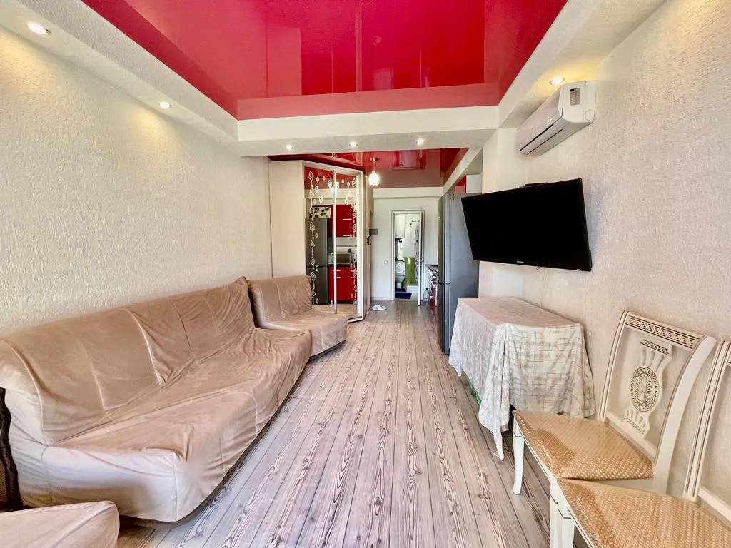 Уютная квартира на Вилле Дельмар с можевельником со стороны лоджии