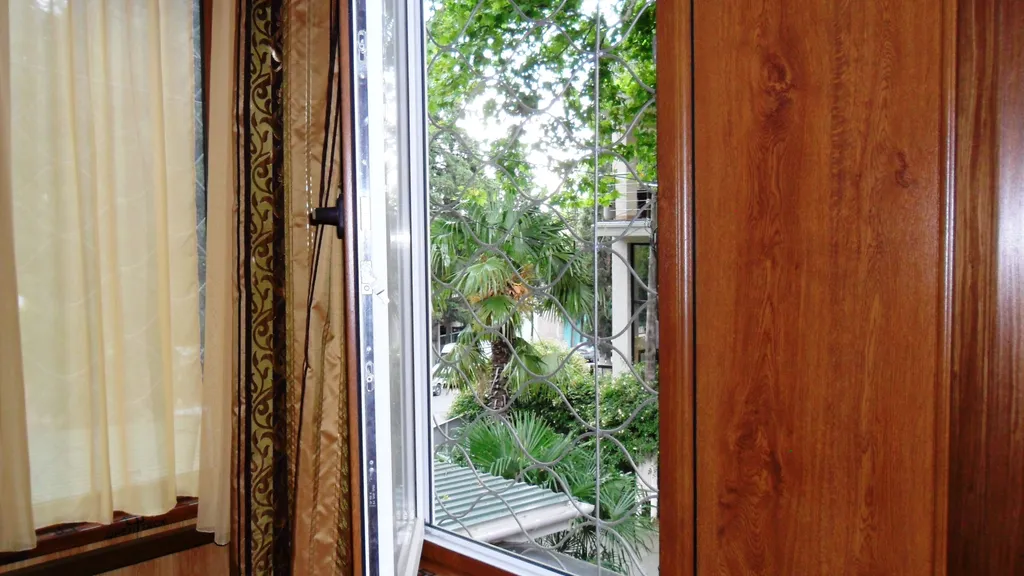 Коттедж Дом с парковкой и отдельным  двором — Ялта