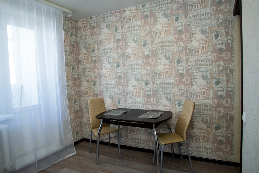 Светлая квартира у мать и дитя, кристалл