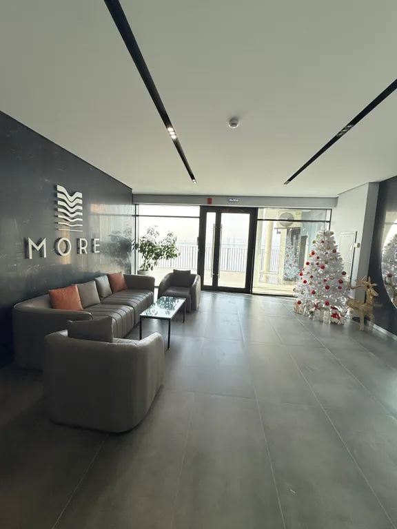 Просторная дизайнерская квартира с видовой терассой на берегу моря