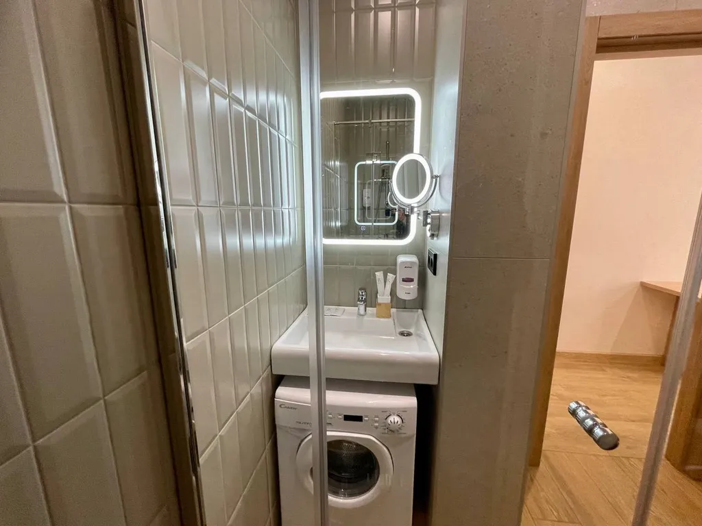 "В Гости!" на Запорожской 69 (1к студия №1 рядом с БЦ "Сити")