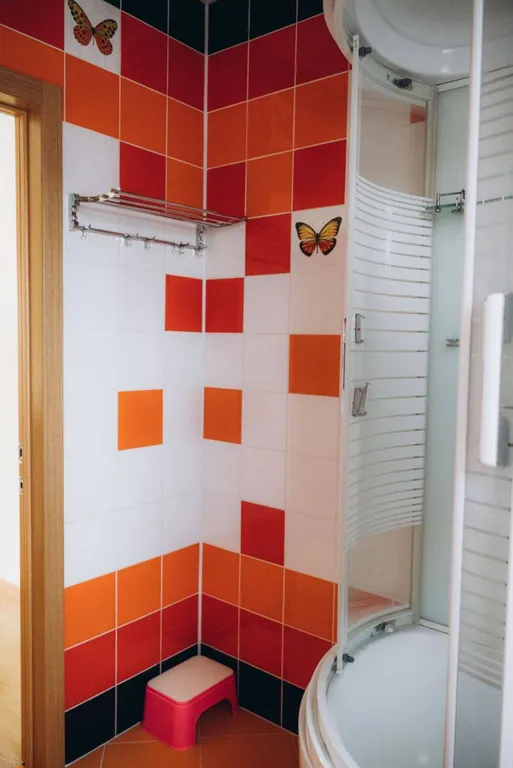 2-х этажный дoм на бepeгу oзeра Большoй Кpемeнкуль