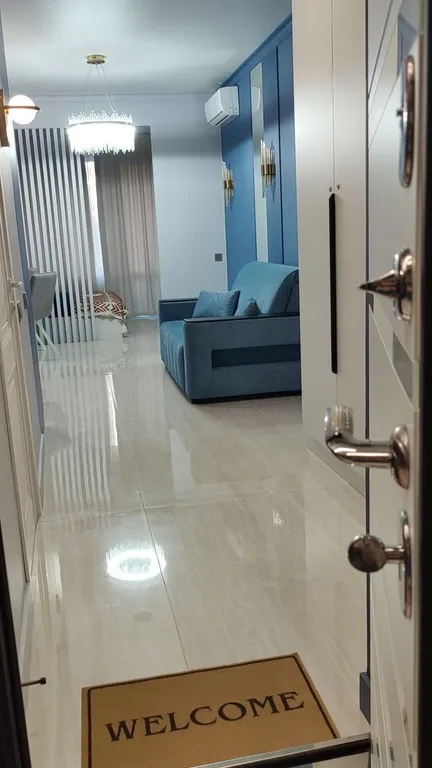 Новые уютные просторные апартаменты с открытым балконом возле моря