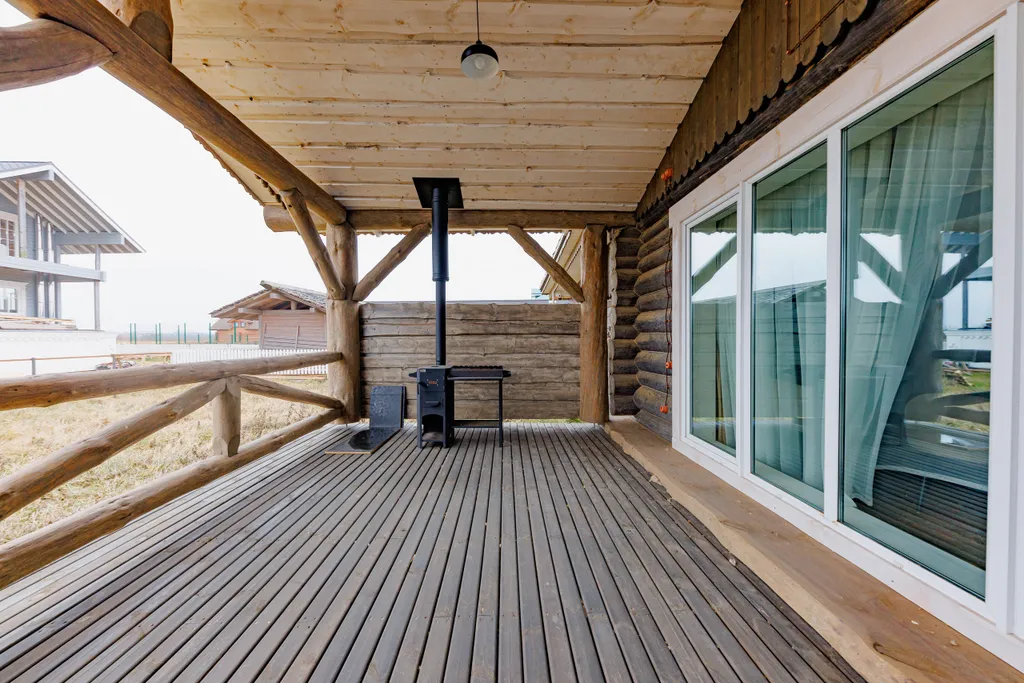 Дом  с летней кухней на три спальни с камином и террасой