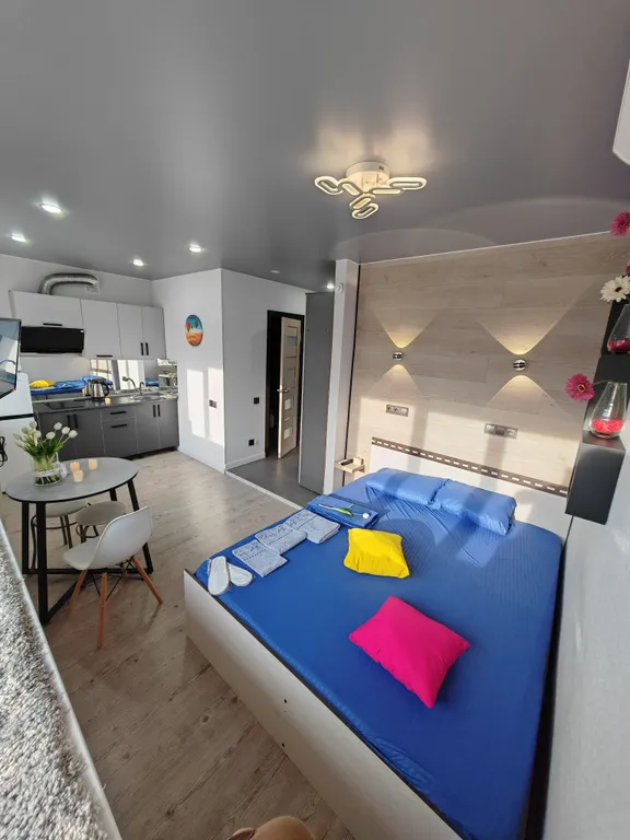 Квартира Уникальная студия прямо напротив Политеха на Мира — Омск