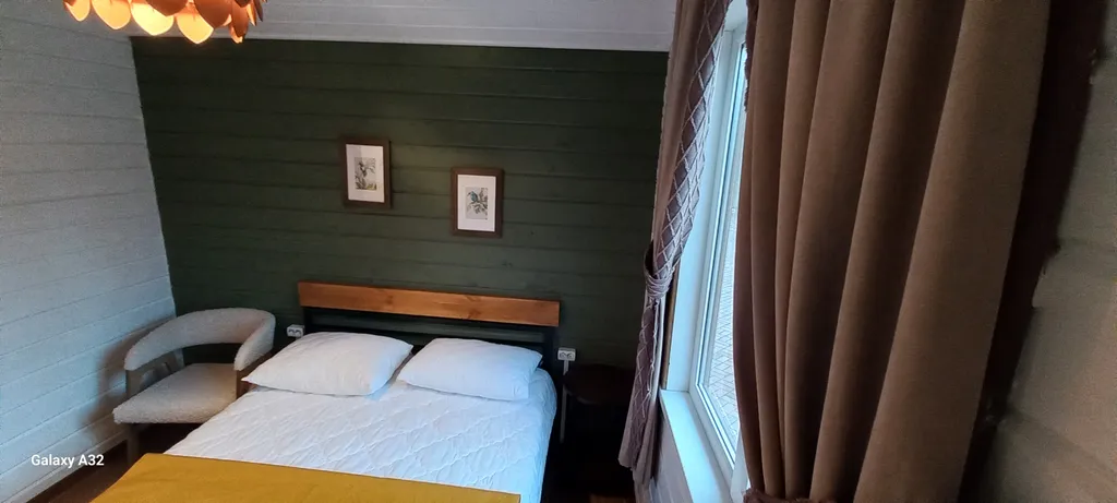 Шале в горах на берегу реки