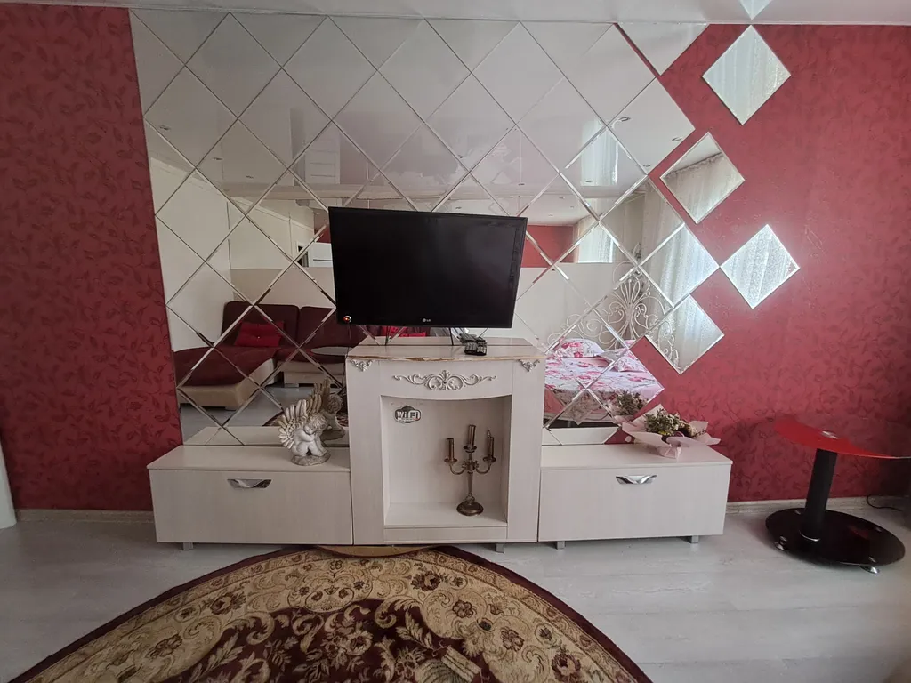 Квартира 1-комнатная квартира с кондиционером и джакузи с дизайнерским ремонтом — Барнаул