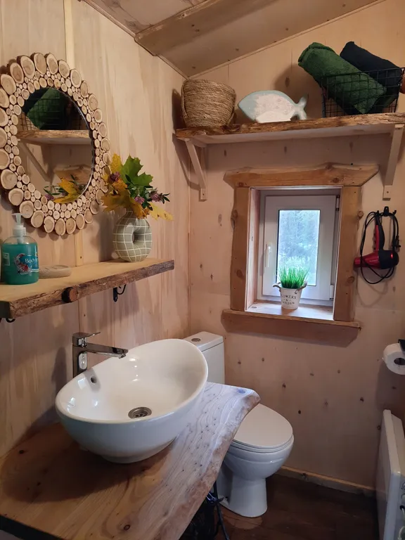 Домик с видом на озеро