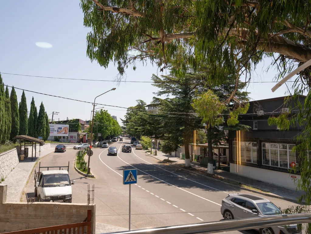 Уютная комната с балконом