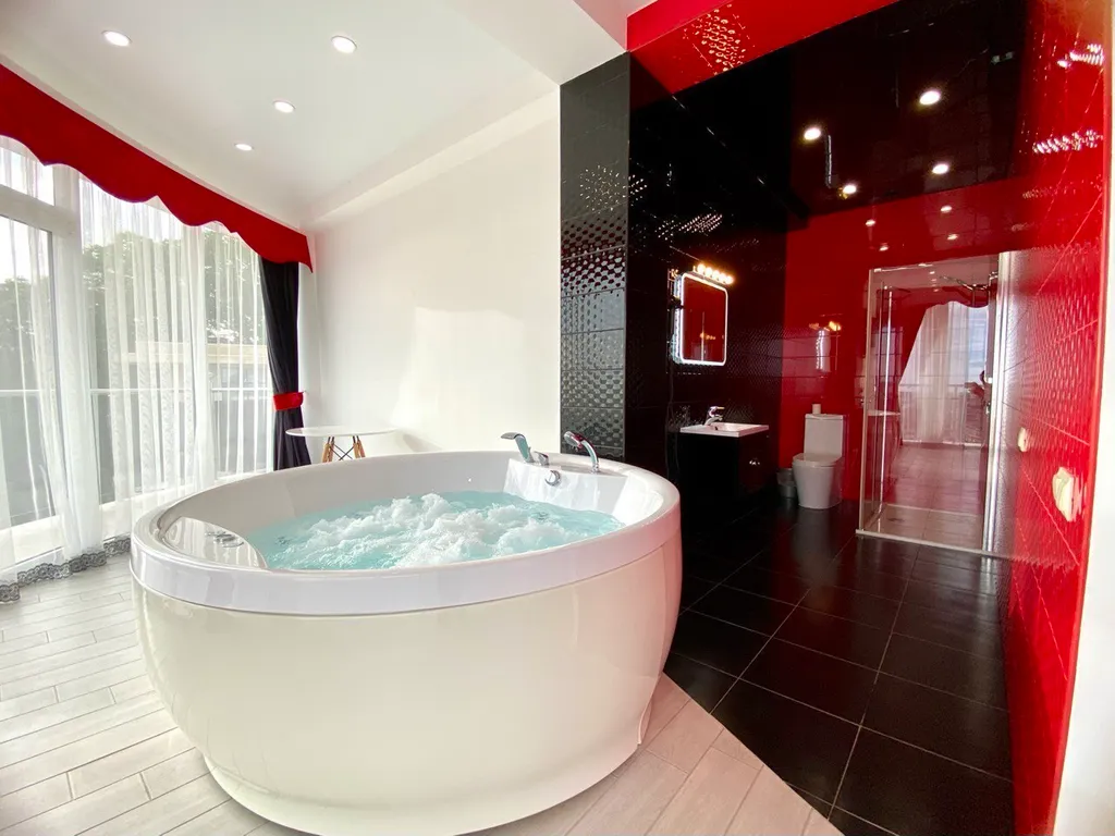 Апартаменты с гидромассажной ванной и красивым видом