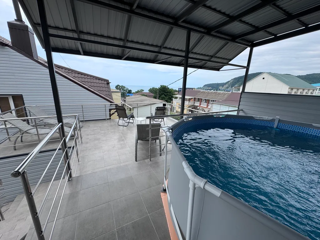 Коттедж с видом на море, со своей террасой и подогреваемым бассейном