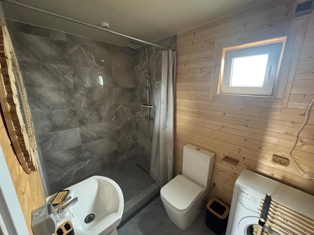 Гостевой комплекс Golden House на первой береговой линии