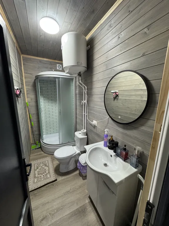 Уютный дом в сосновой лесу