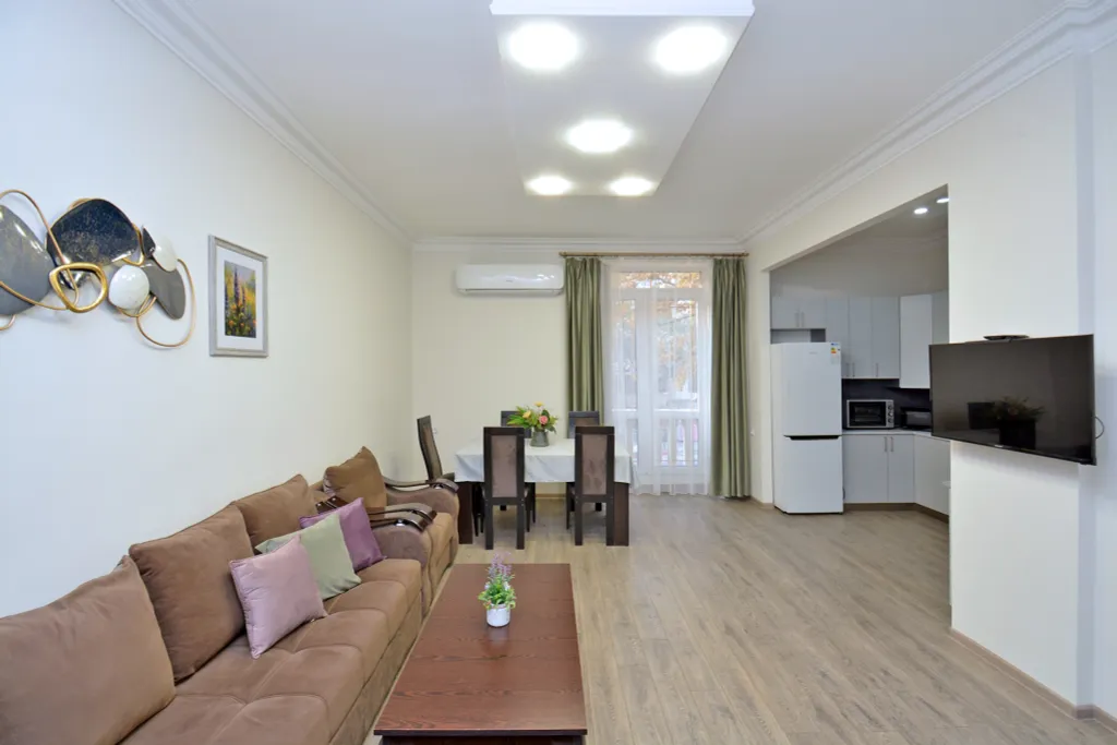 Уютная, светлая квартира в самом центре — аренда посуточно в Ереван