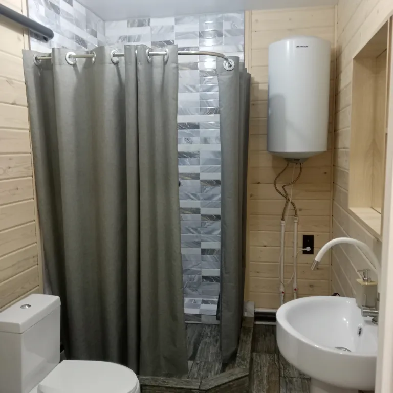 Уютный дом в саду