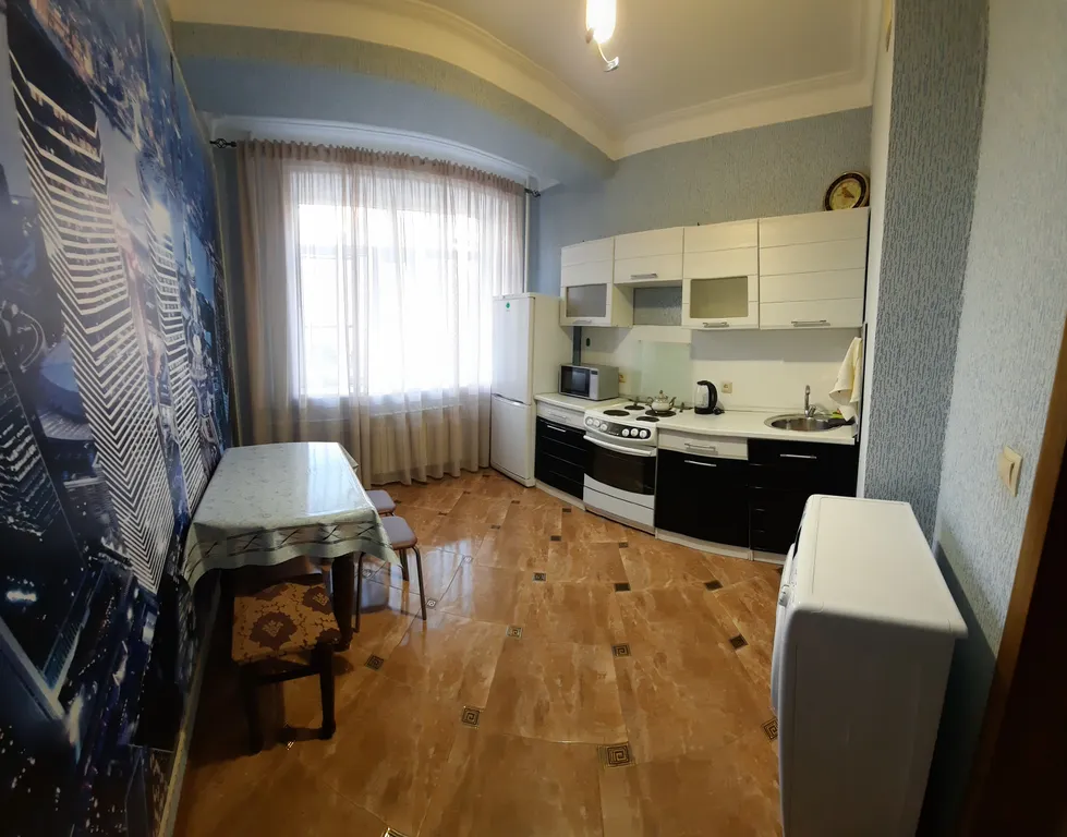 Уютная однокомнатная квартира в центре города рядом с морем