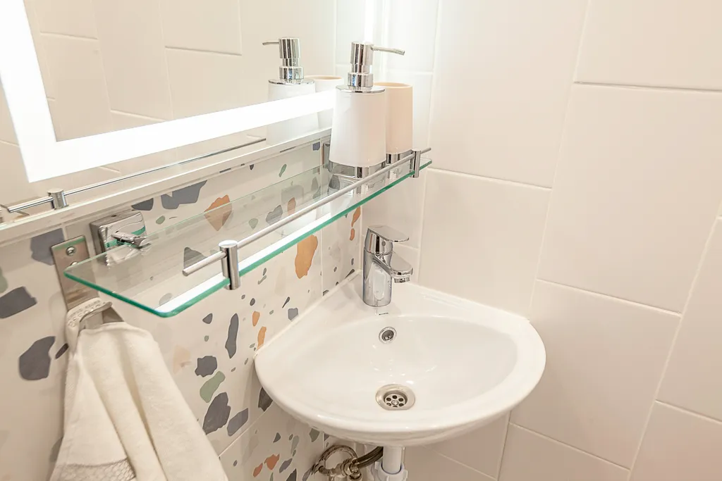 Квартира Квартира Жёлтая студия, оригинальный доступ в санузел — Волгоград