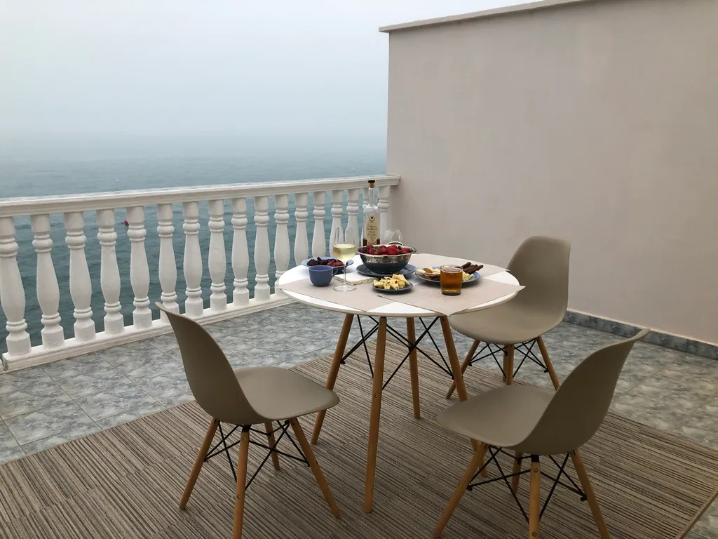 Апартаменты с собственной террасой меньше минуты до моря