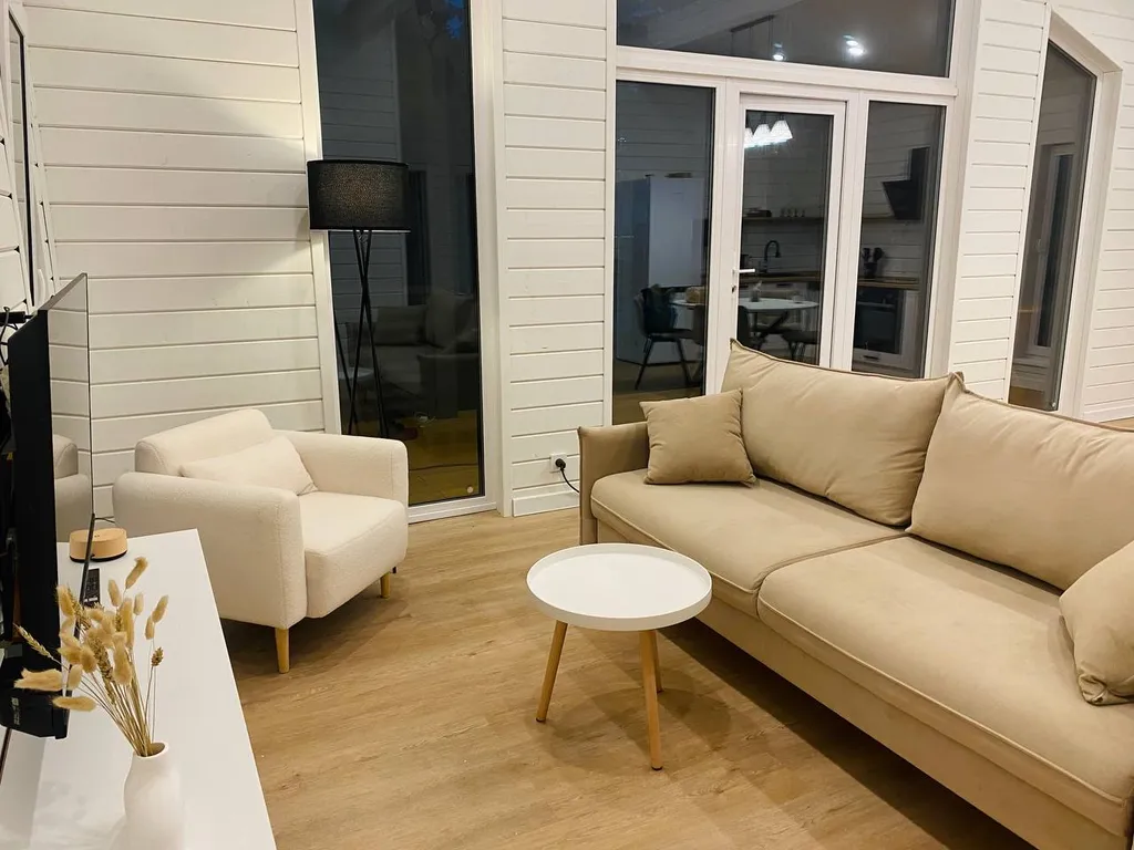 Современный дом с панорамными окнами