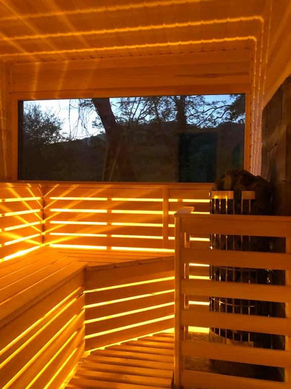 Загородный дом с бассейном и сауной