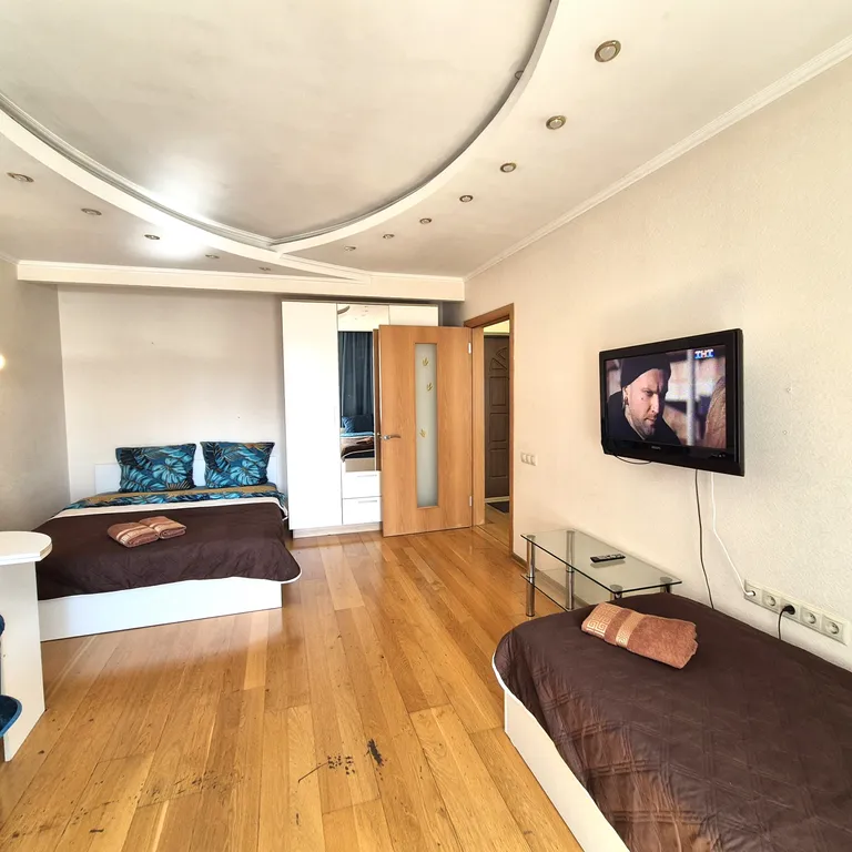 Большая светлая квартира на Колпакова