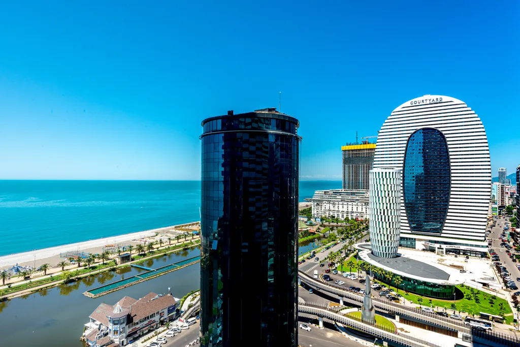 Fountain Vista Luxury Residence in Alliance Palace