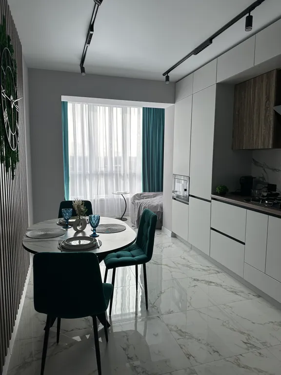 Комфортные апартаменты с видом на Дубовую рощу