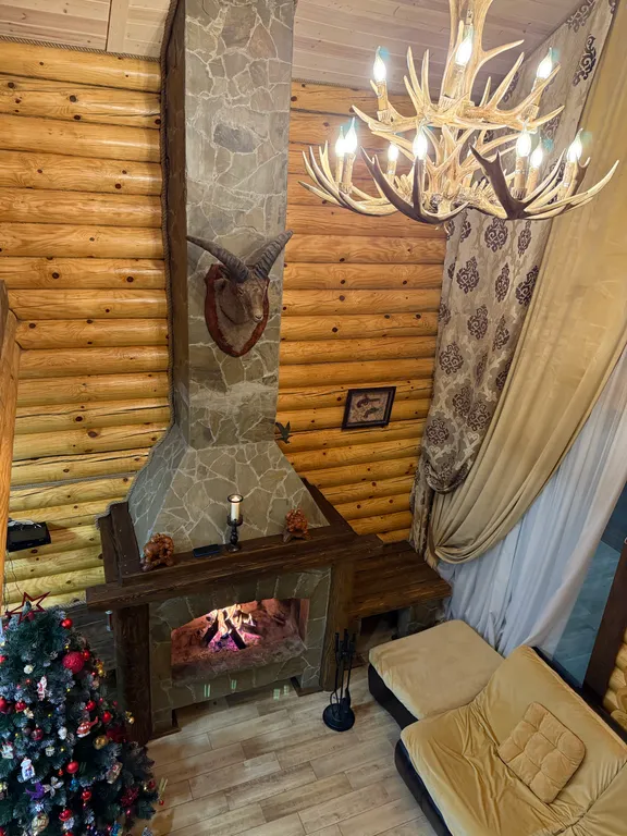 Двухэтажный дом из сруба а Теберде с баней с видом на горы и реку