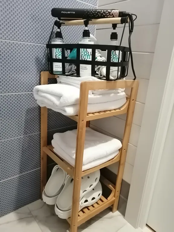 Студия с видом на город