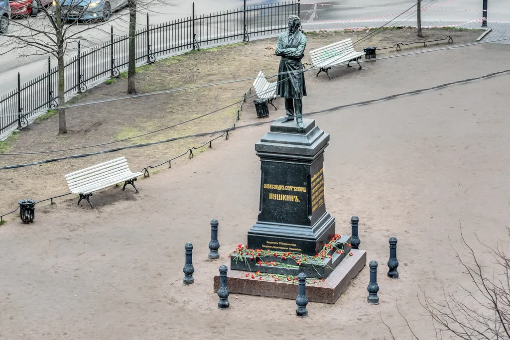 Квартира Квартира с видом на сквер им. Пушкина — Санкт-Петербург