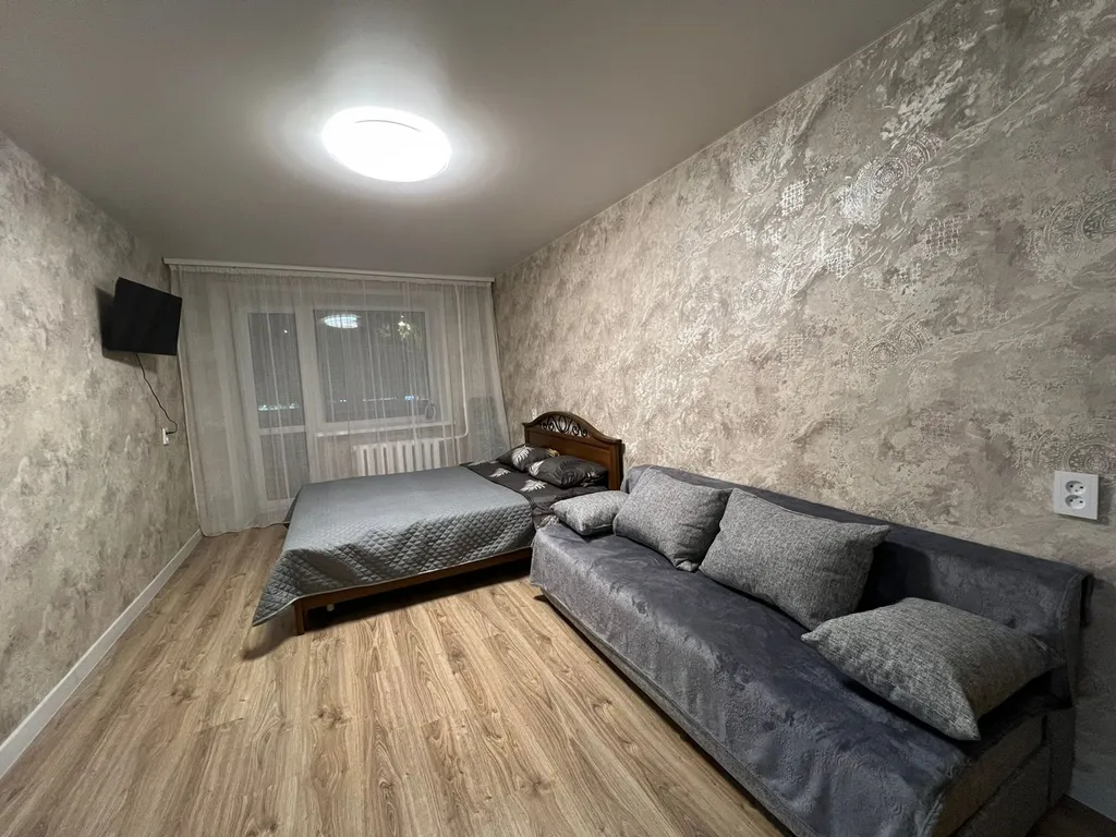 2-х комнатная квартира, ремонт новый, ЖД вокзал рядом