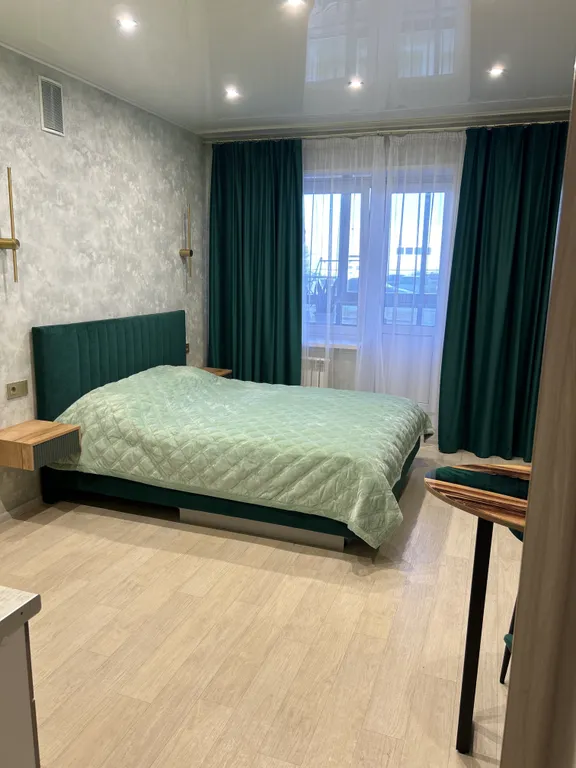 Просторная студия с дизайнерским ремонтом