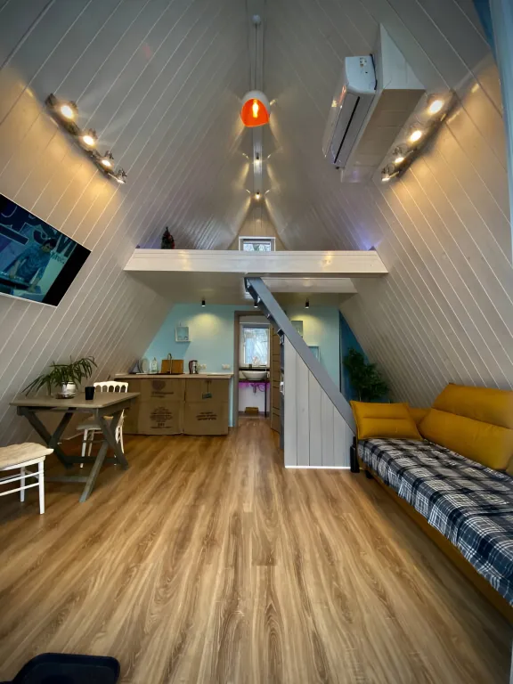 Коттедж Уютный домик  A-fraim в лесной зоне со всеми удобствами в черте города — аренда посуточно в Саратов