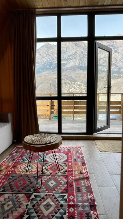 Дом с видом на горы