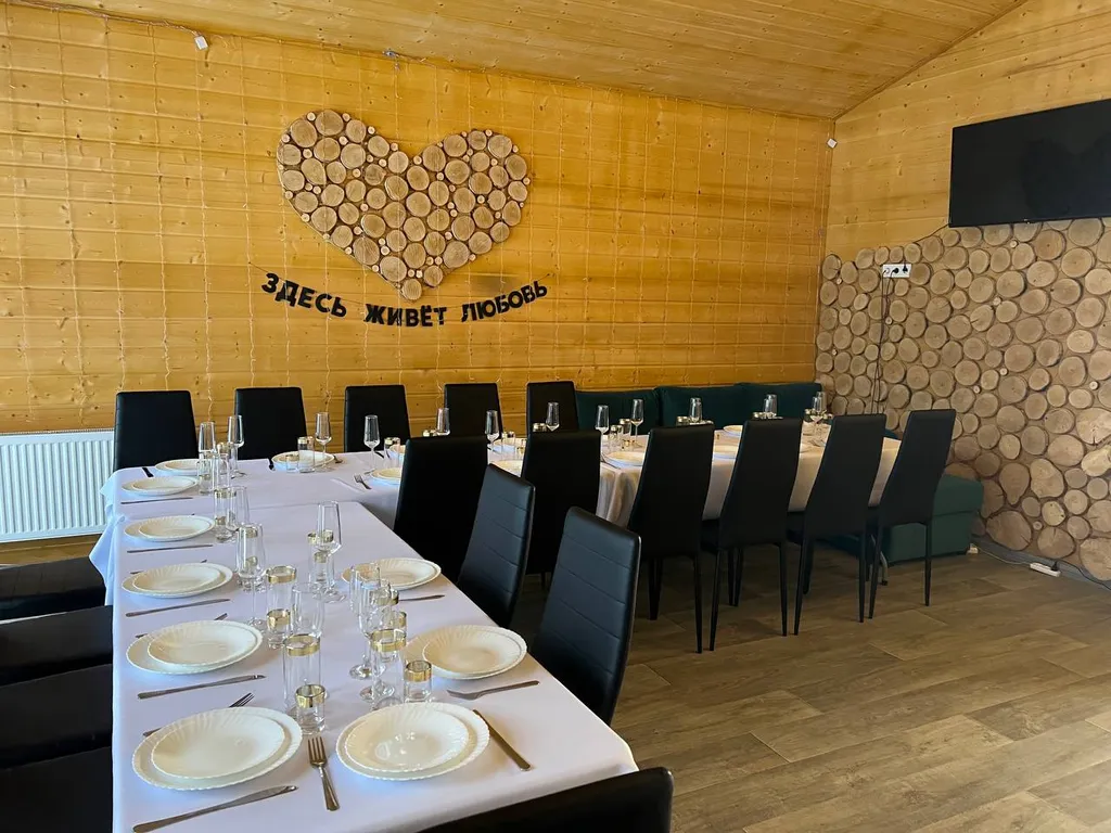 Дом с баней на дровах, банным чаном и большой гостиной