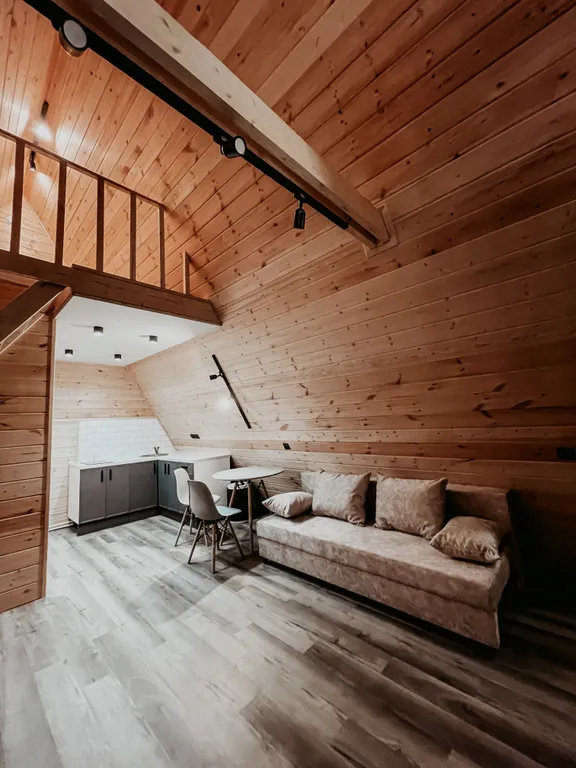 Глэмпинг в сосновом лесу