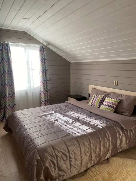 Большой дом с баней на участке