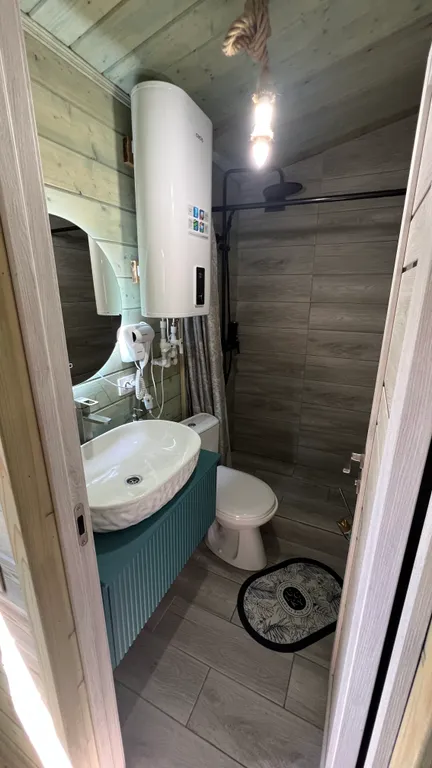 Коттедж с видом на реку и горы (4)