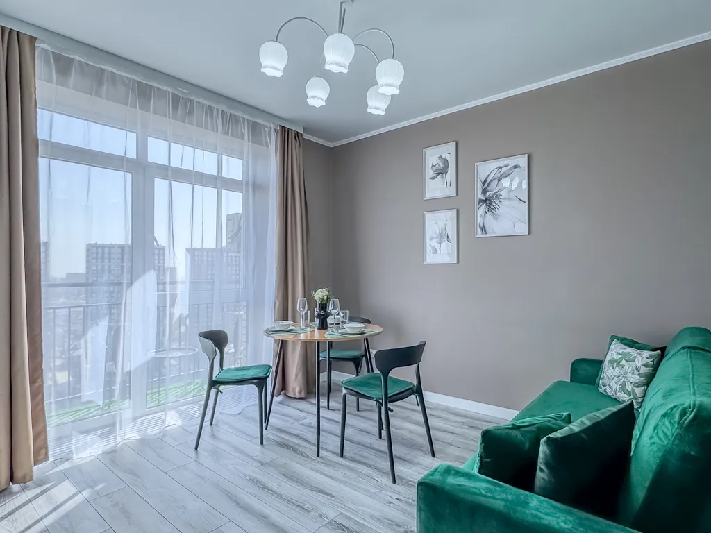 Квартира с евроремонтом, вид на город и реку