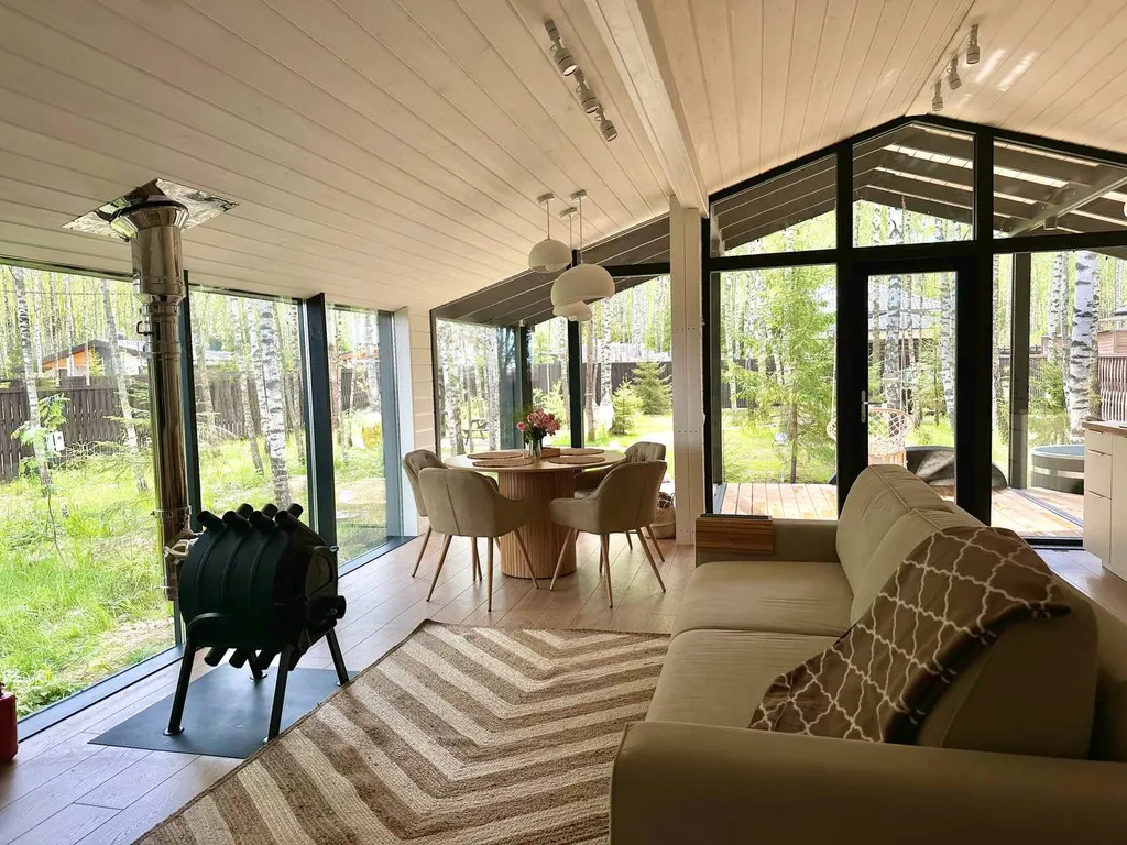 Дом с панорамной сауной, купелью на закрытом лесном участке