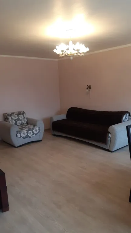 Просторная двухкомнатная квартира в ретро-стиле в центре города