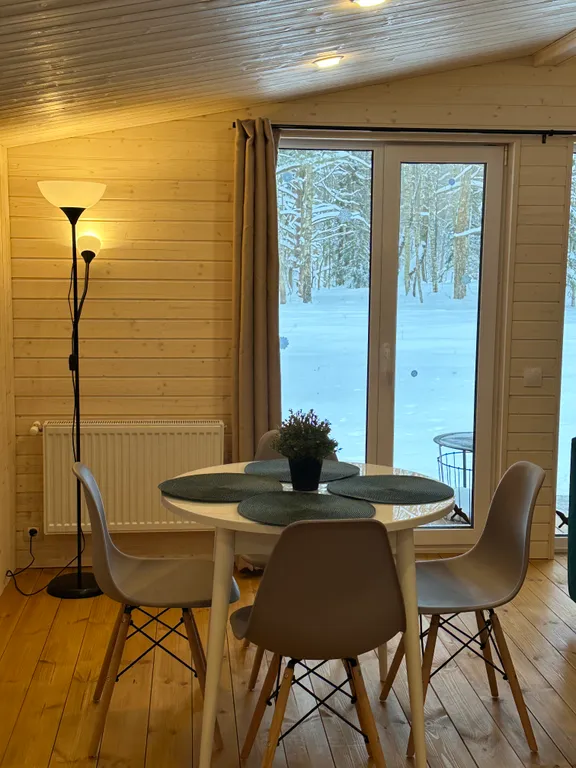 Сказочный домик в лесу